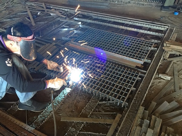 停車場(chǎng)鋼格柵板.jpg 停車場(chǎng)鋼格柵板.jpg